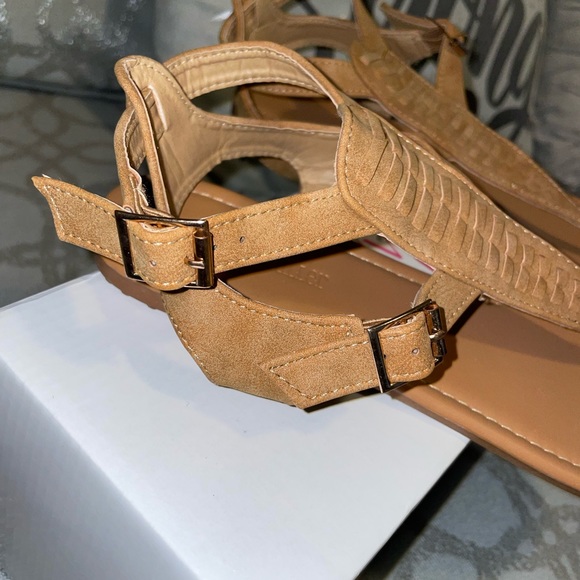 Olivia Miller Sandals Size 8!! Only worn once!!! - Picture 3 of 5